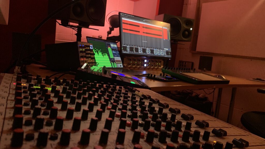 bollini-box Studio Hardware